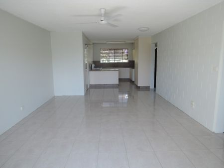 2 BEDROOM UNIT ON THE STRAND! OCEAN FRONT AT YOUR FINGERTIPS! - Photo 2