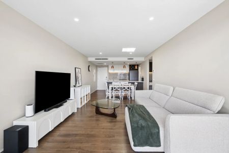 Top floor apartment with views to Black Mountain! - Photo 3