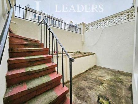 Lower Ground Floor St Aubyns, Hove, BN3 - Photo 3