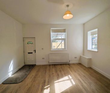 2 bedroom end of terrace house to rent - Photo 6