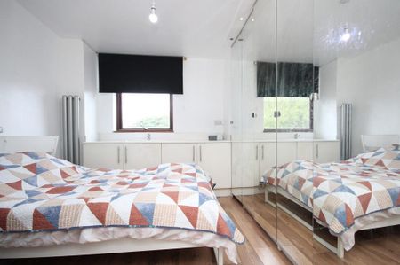 3 bedroom flat to rent - Photo 3