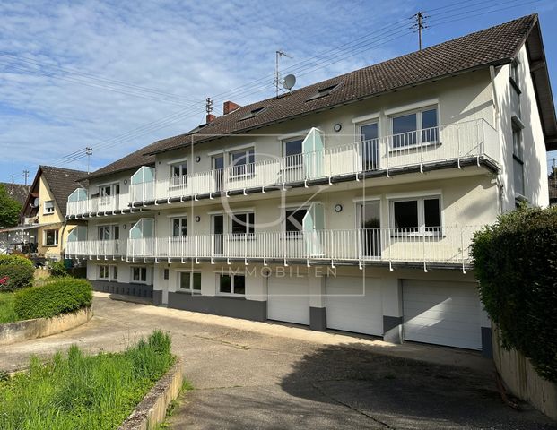 Erstbezug nach Modernisierung von großzügiger Wohnung im 1. OG mit großem Balkon - Photo 1