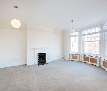 Spacious period apartment within a sought after mansion block in Ch... - Photo 3