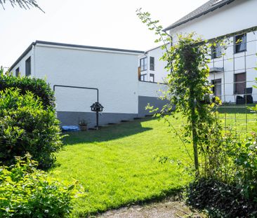 Schicke Dachgeschosswohnung mit Gartennutzung und EBK in toller Han... - Photo 5