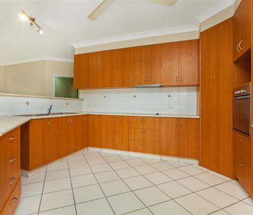 A Large Corner Block - Photo 5