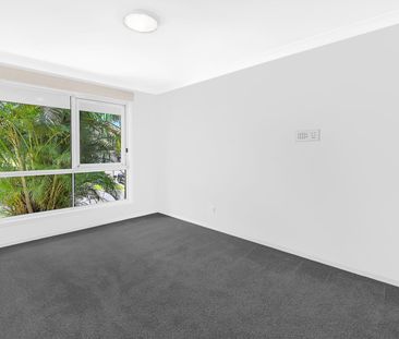 Spacious Family Home with Coastal Views – Highland Park - Photo 5