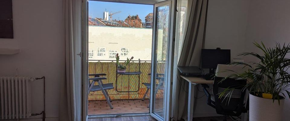 Helle 2,5-Zimmer Wohnung mit Balkon - Foto 1
