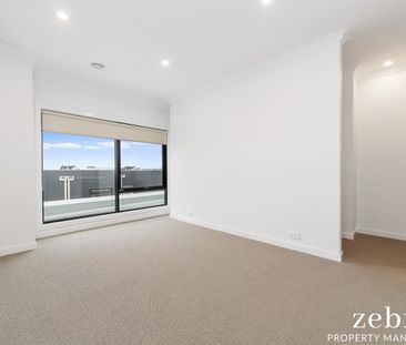 3-Storey Living! - Photo 1