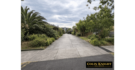 Private Villa Living with Exceptional Convenience - Photo 4