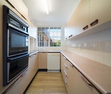 Light-Filled 2-Bedroom Apartment - Photo 2