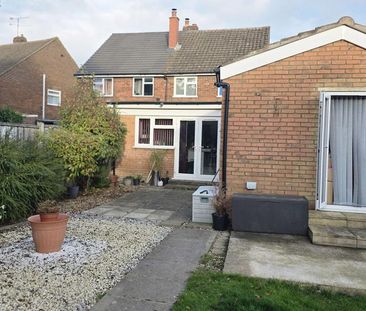 4 bedroom semi-detached house to rent - Photo 4