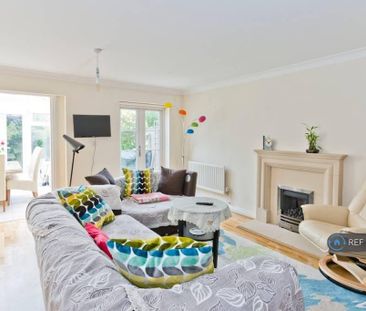 3 bedroom semi-detached house to rent - Photo 3
