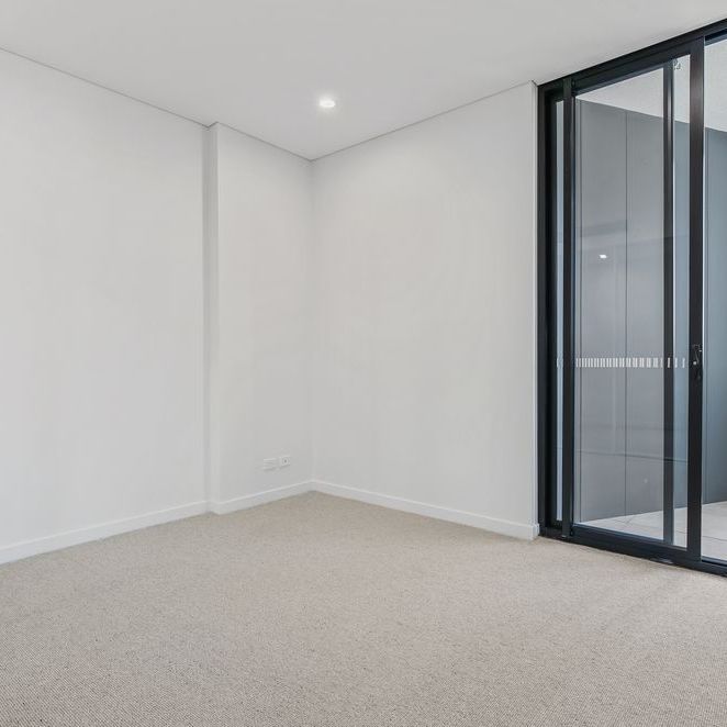 Luxuriously Designed, Brand New, Sun-Kissed And Private, Quiet, Executive Style Two Bedroom, Two Bathroom Oasis In A Central Location - Photo 1