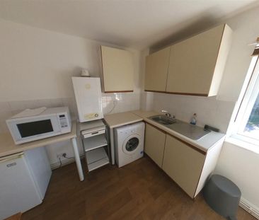 Orchard Lodge, Hyde Park, LS6 2EN, Leeds - Photo 2