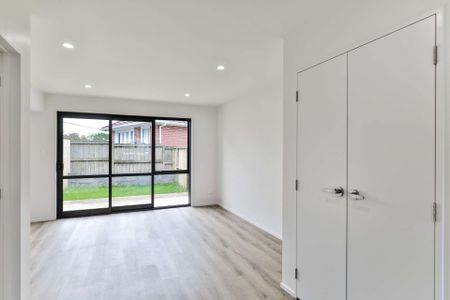 MODERN TOWNHOUSE - TE ATATU SOUTH - Photo 5