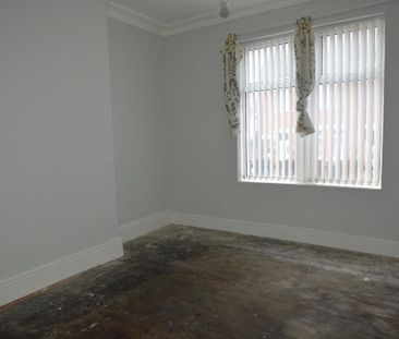 2 bedroom ground floor flat to rent - Photo 2