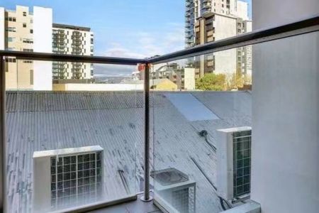 Modern Apartment in the Heart of the City – Stylish, Secure & Convenient - Photo 5