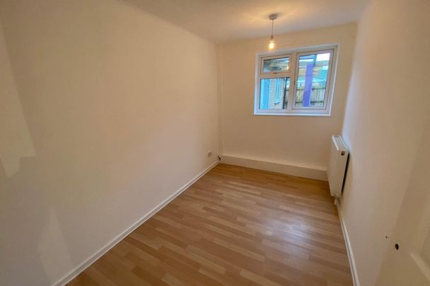 Bardney - Photo 1