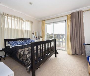 Spacious Four Bedroom in Prime Location - Photo 5