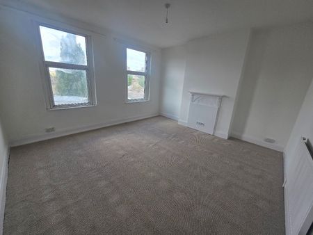 3 Bed Maisonette, Catford Broadway, SE6 - Photo 3