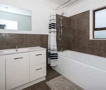 Tidy 3 Bedroom home - Photo 6