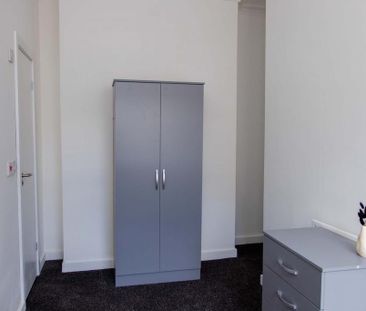 6 bedroom terraced house to rent - Photo 3