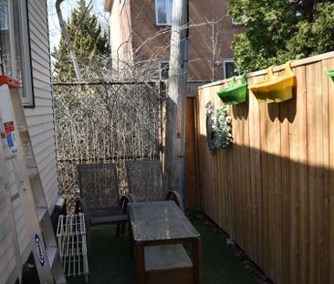 For Lease - 966 Dundas Street, Toronto, Ontario - Photo 3