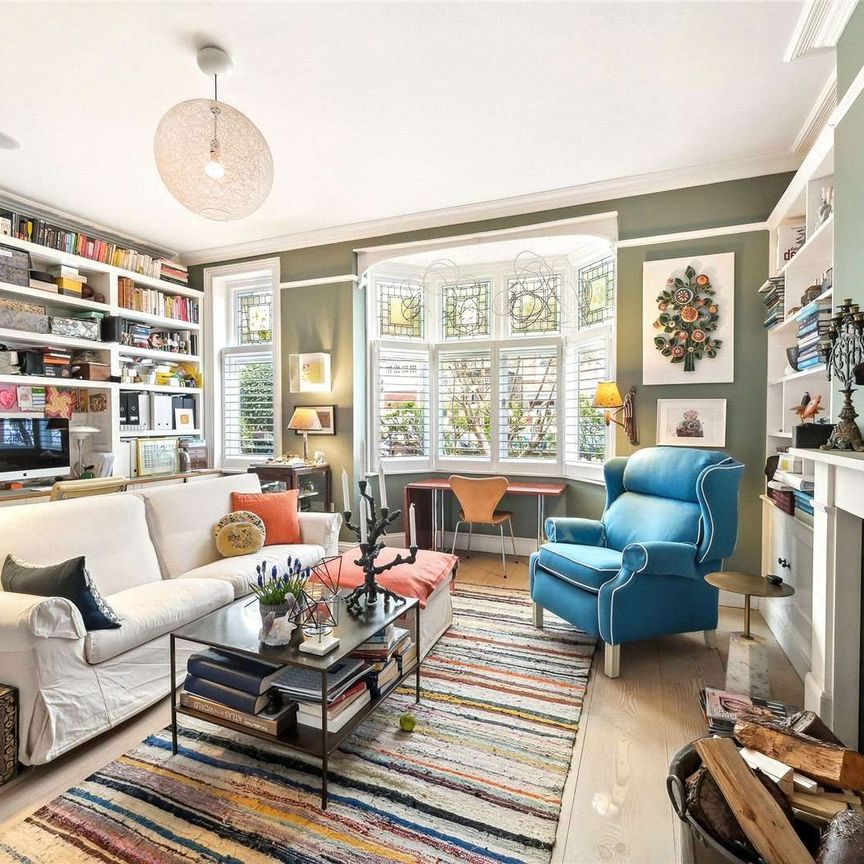 A stunning five bedroom semi detached house in the sought after Bedford Park area of Chiswick. - Photo 1