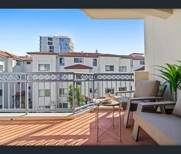 BEACHSIDE FURNISHED TOWNHOUSE APARTMENT - Photo 3