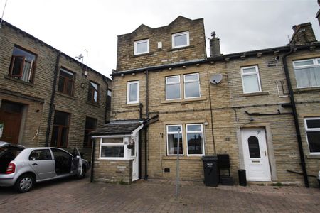 2 bed cottage to rent in West Street, Halifax - Photo 2