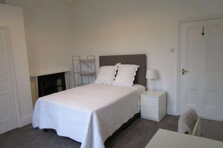 3 bedroom flat to rent - Photo 4