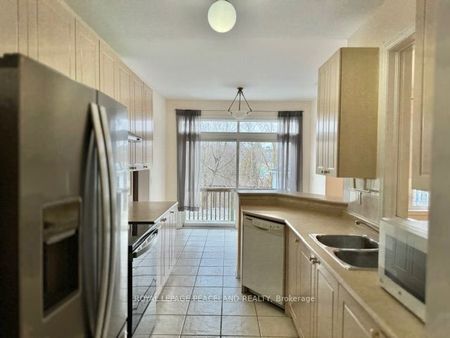 Detached Home For Lease | N8123538 - Photo 3