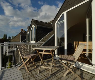 Düsseldorf-Himmelgeist: Großzügige Maisonette-Wohnung mit Rheinblick! - Photo 1