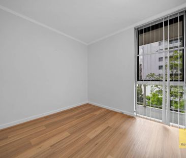 Stunning River & City Views in a Secure South Perth Location - Photo 2