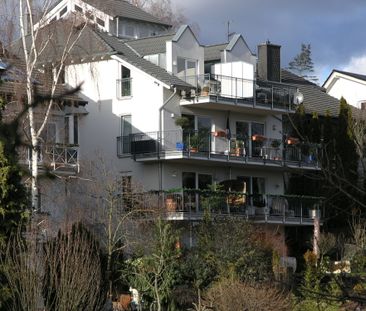 Moderne, sonnige 2-ZKBB-Dachgeschoss-Wohnung mit Fernblick in Eltvi... - Photo 1