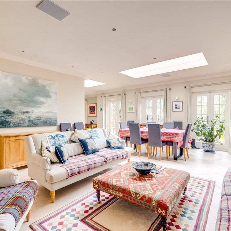 AVAILABLE FOR UP TO 6 MONTHS - SHORT LET A stunning four bedroom family home located a short walk from Wandsworth Common. A very well presented four bedroom family home offering stylish and versatile living space arranged over three floors. - Photo 1