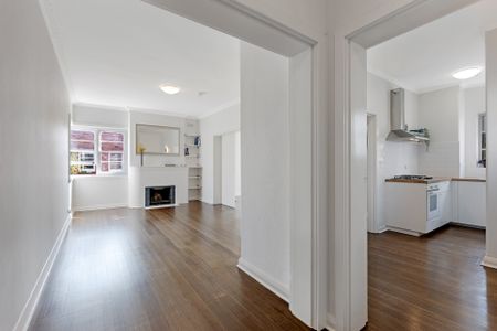 Charming Art Deco apartment in prime CBD location - Photo 2