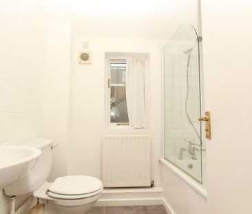 2 bedroom mews to rent - Photo 6