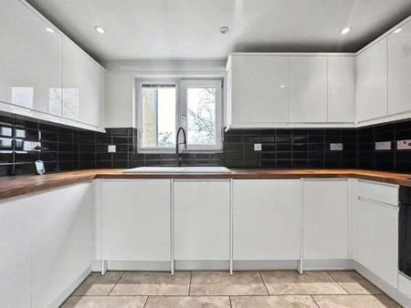 Amberside Court Hardings Close, HP3 - Photo 3