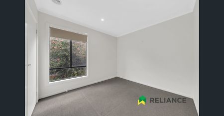 Stunning Family Home in Prime Point Cook Location!! - Photo 4