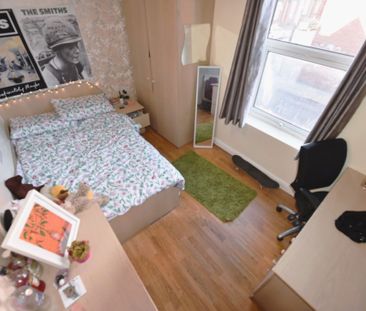 5 bedroom House in Harold Grove, Leeds - Photo 2