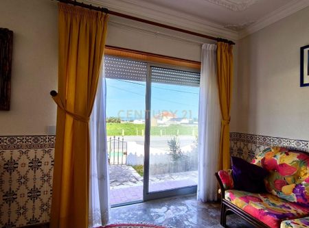 A dos Cunhados, Lisbon - Photo 2