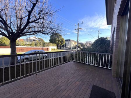 Spacious Two Bedroom Home - ENTRY VIA KHARTOUM ST - Photo 4