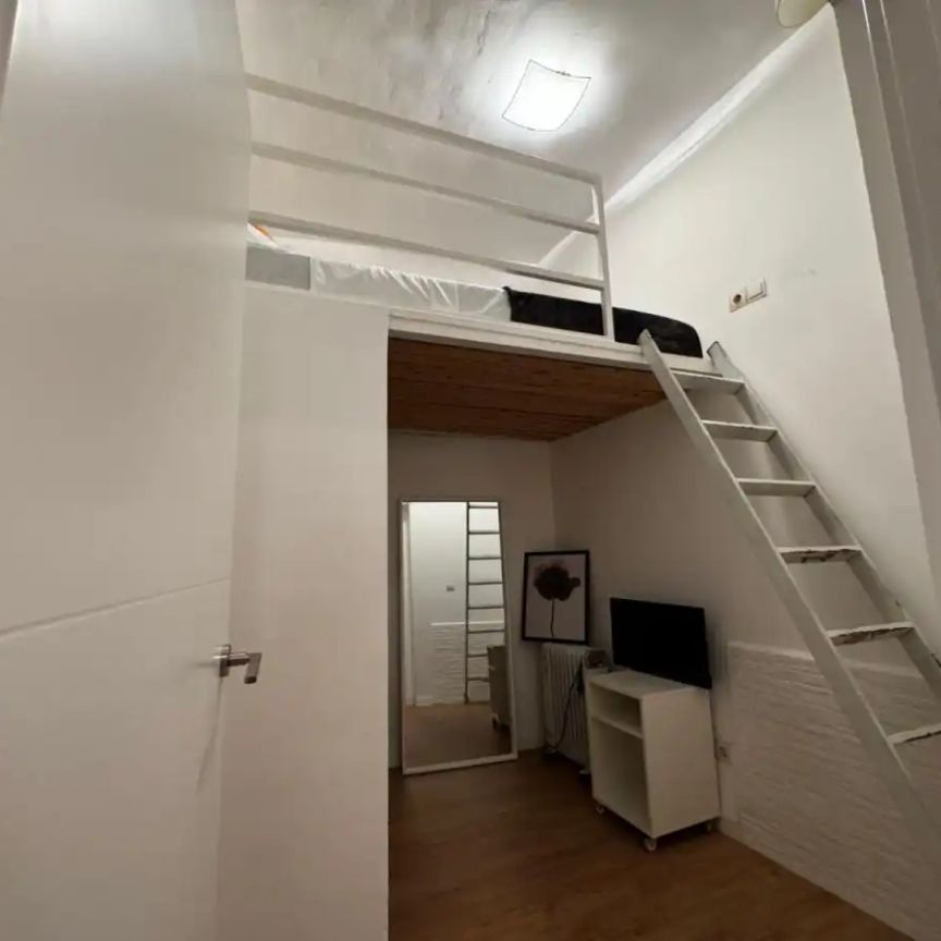 Apartamento de alquiler en Universidad - Malasaña - Photo 1