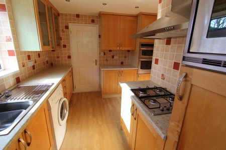 3 bedroom semi-detached house to rent - Photo 5