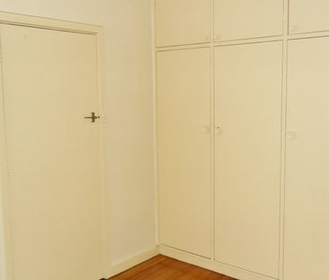 ONE BEDROOM APARTMENT IN AN EXCELLENT LOCATION - Photo 5