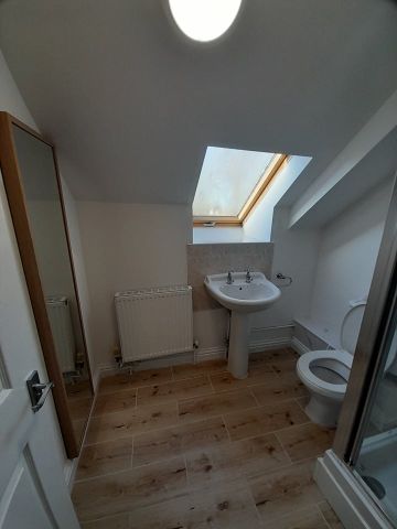 Room in a Shared House, Burlington Mews, B10 - Photo 5