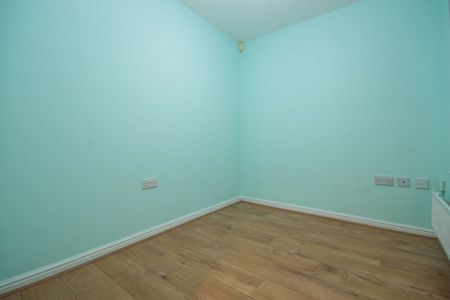 3 bedroom end of terrace house - Photo 3