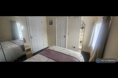 1 bedroom in a house share to rent - Photo 4
