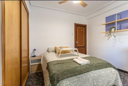 Gran Vía de Fernando el Católico, Valencia, Valencian Community 46008 - Photo 2